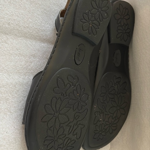 B. O. C. Milla black leather. Ankle strap buckle, great detail open toe sandal - Picture 5 of 5